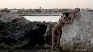 نجمات البورن يتناوبن على قضيب صلب بفم مبلل