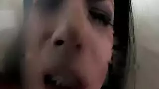 افضل بنت تلعب بكسهاوتنزل لبنها