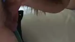 أف xxx في المكتب: إيفا تبلع عميقاً قضيب المالك بينما تُضاجع على المكتب