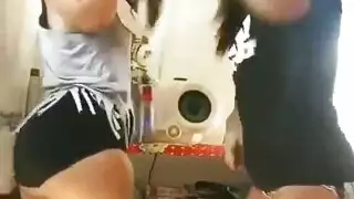 ملكات عربيات ممتلئات في جنس مهبلي مزدوج صريح