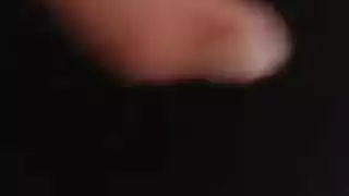 عاهرة تهز مؤخرتها لتجعل القضيب منتصباً برقصتها المثيرة