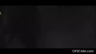 سمراء ذات وشم مثير تأخذ قضيب مراهق بعنف وعمق