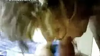 العاهرات المسنات في جوارب الشبكة يأخذن عدة أعضاء ذكورية لاستراحة من المذاكرة