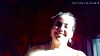 خليجية مثيرة تتحمل نيك عنيف من الأمام والخلف