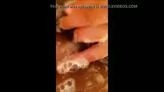 الفتاة الممتلئة الشهوانية تطالب بتلقي ضربات جنسية متواصلة لتبقى راضية