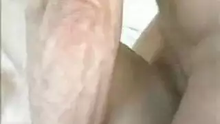 إباحية بي دي إس إم: خاضع مرتدي النايلون يُستخدم كدمية جماع