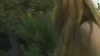 فتاة مفلسة تمص ثم تنكح بقوة في المؤخرة