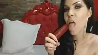 لطيفة مبتسمة بصدر صغير تقنع صديقها لعمل إكس إكس إكس