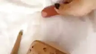 نجم بالكاد قانوني في علاقة ثلاثية صريحة مع سادية