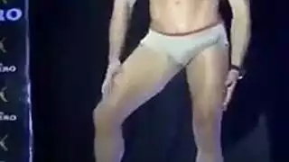 ذكر مثلي الجنس قرنية الذهاب منفردا