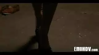 فتاة القاهرة المطيعة تئن بلغتها الأم