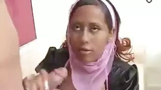 جنس جماعي ضخم مع ثماني نجمات إباحيات محجبات