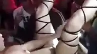 فتاة عربية تأخذ قضيبًا صلبًا في مهبلها الضيق