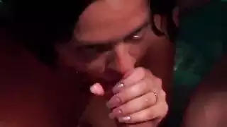 امرأة ناضجة تطلب سائل الشاب المنوي في كل الفتحات