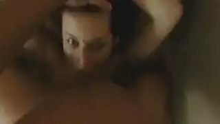 جلسة صباحية للفتحتين مع عاهرة مثيرة