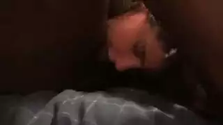 الطالبة نيكي تمارس الجنس مع صديقين معاً في الفصل من قبل أفضل أصدقائها