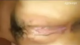 جنس جماعي في غرفة المعيشة: شقراء راغبة تمتلكها شابان