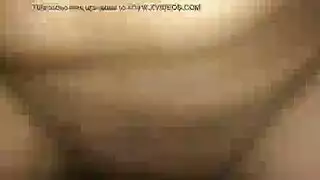 فتاة نادي شابة تُستخدم بقوة من قبل فحل مهول