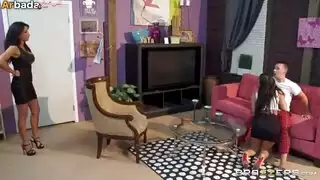 الطباخ ينيك الشرموطة صاحبة القصر و يكيفها ويجيب