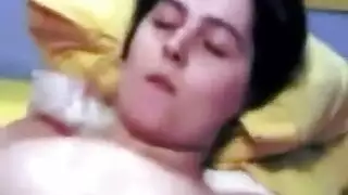 فيديو إباحي منفرد: مراهقة مغربية مثارة تدلك بظرها حتى النشوة المكثفة