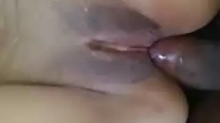 فتاة عربية تأخذ قضيبًا وحشيًا في طيزها بقوة