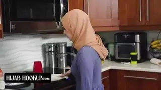 الحجاب هوكوب في سن المراهقة العربية مص الديك ضخمة قبل ركوب عليه من الصعب