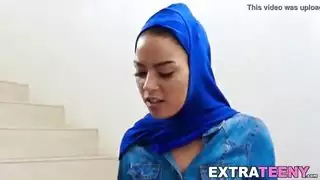 جنس في الحلق وغمر بثلاث قذفات على الوجه