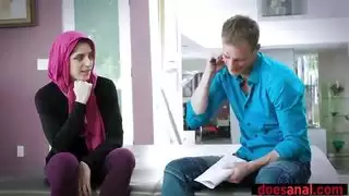 فتاة محجبة تختار الشرجي لإنهاء فوضوي