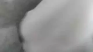 عاهرة عربية محجبة تبلغ ذروتها بقوة في عرض ويب كاميرا مباشر صريح