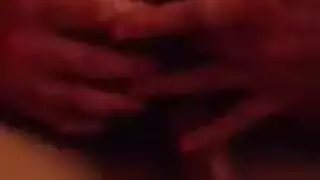 خجل لورا يتفتت بواسطة قضيب غريب سميك