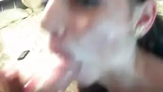 فعل فموي وثديي يؤدي إلى إطلاق هائل للمني