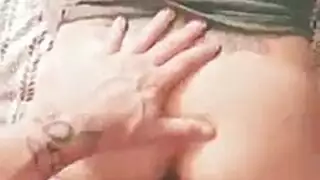 جوارب سوداء، أثداء كبيرة موشومة: جاهزة للنيك