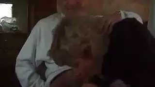 فتاة مصرية طبيعية تمامًا في مشهد صريح