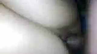 ربة منزل مثيرة تستمني بثدييها الكبيرين