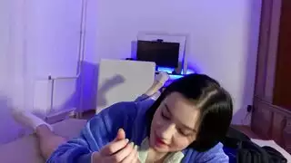 العذراوات الضيقة لا تتحمل هذا الفحل الخشن