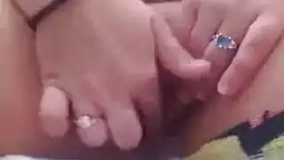 أرنوبة الصالة الرياضية آشلي أليغ تنحني للضربات القاسية