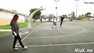 أفضل مشاهد ميا خليفة الإباحية: النيك العميق في الحلق والقذف داخل الكس