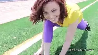أقضبة غير حليقة تحرث عميقاً في فرجها الزلق