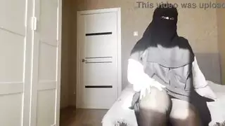 المؤخرة العربية الضخمة تتعرض للصفع في مشهد إباحي صريح