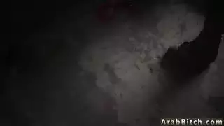 فض البكارة: شاب يملأ فرجها بالسائل المنوي