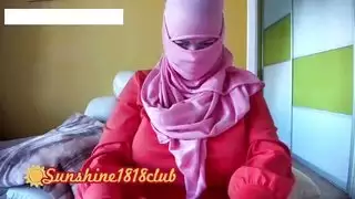 ‫فتاة محجبة تمارس الجنس الصريح مع المصور في مشهد إباحي‬