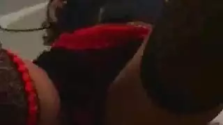 جنس برازي صعب: بنات تبرز في فتحات بعض