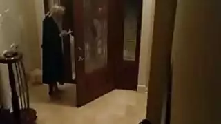 توصيل بيتزا ساخن يؤدي إلى علاقة ثلاثية شرجية ثنائية الجنس قوية