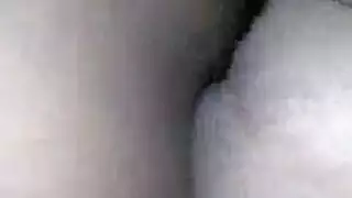 نائب الرئيس يملأ فرج شقراء طازج وردي بعد أن تبتلع حمولته