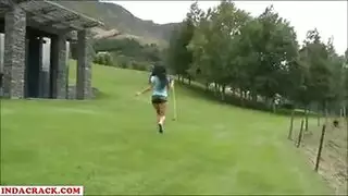  شقراء تحصل على تدليك وتنتهي بمص عمود سميك