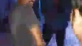 العاهرات العاهرات يستخدمن القضبان الاصطناعية لاصطياد هزات الجماع المرشوشة