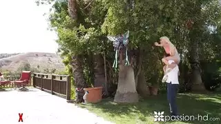 مقاطع سكس بنت الصغيرة تتناك في الهواء الطلق