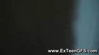 الفتاة الإباحية تتوسل لقشطتي السميكة