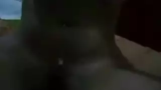 تداعب كسها الضيق وتهمس له كم تريد قضيبه