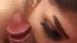 ملكة المص تمتص زبره حتى النشوة في جنس عنيف